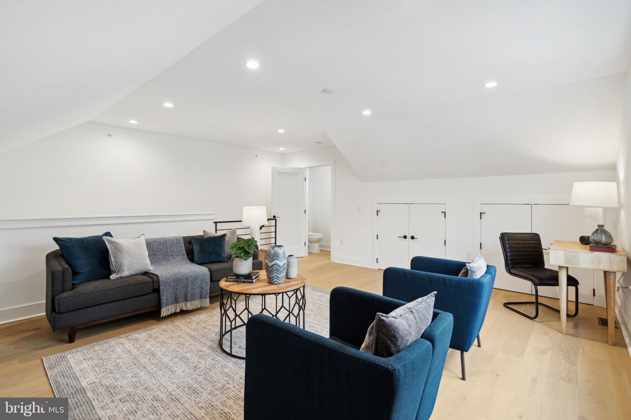 TORRESDALE MANOR - Residential