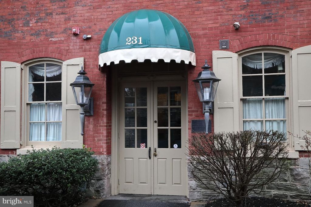 Photo of 231 N SHIPPEN ST #122, LANCASTER, PA 17602 (MLS # PALA2031552)