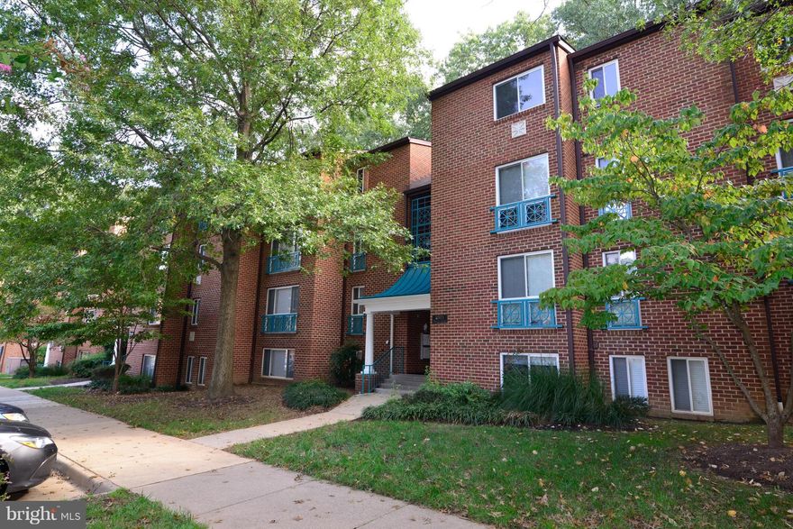 Welcome to top-level living with vaulted ceilings & a private balcony overlooking beautiful trees!  Enjoy the quiet setting & convenient location! This 2 BR, 1 1/2 BA condo features beautiful hardwood floors throughout! Upgraded kitchen w/granite, spacious cabinets, gas cooking & a full-sized stacked washer/dryer in the unit.  Owner's suite w/2 closets & a private 1/2 bath.  Spacious DR & LR!