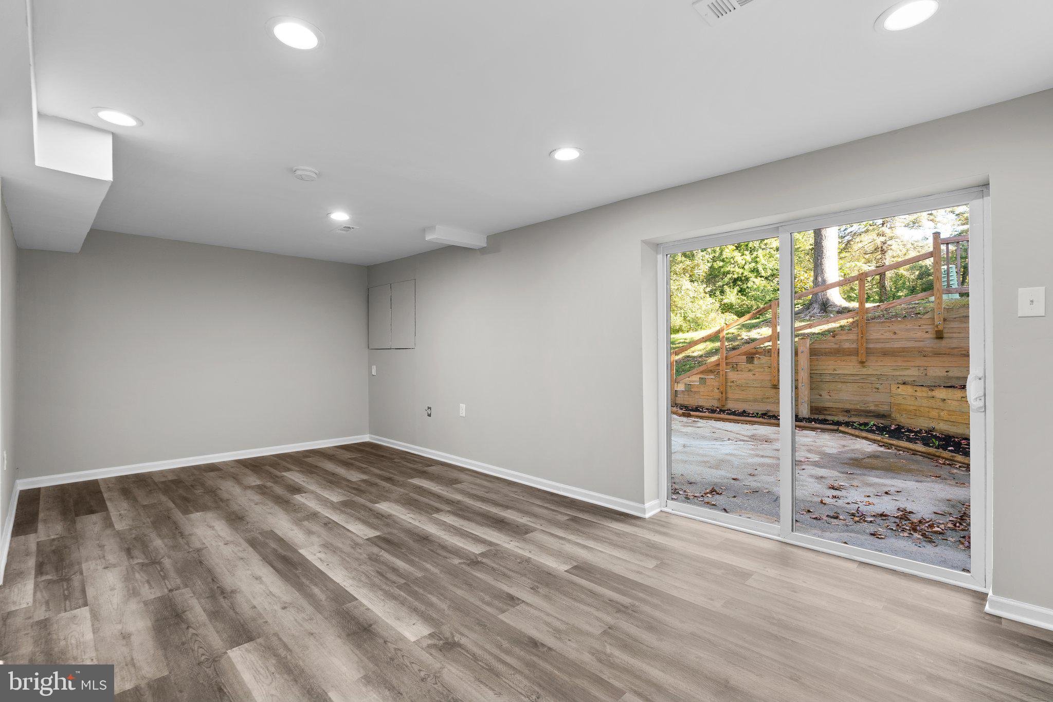 LONG REACH - Residential