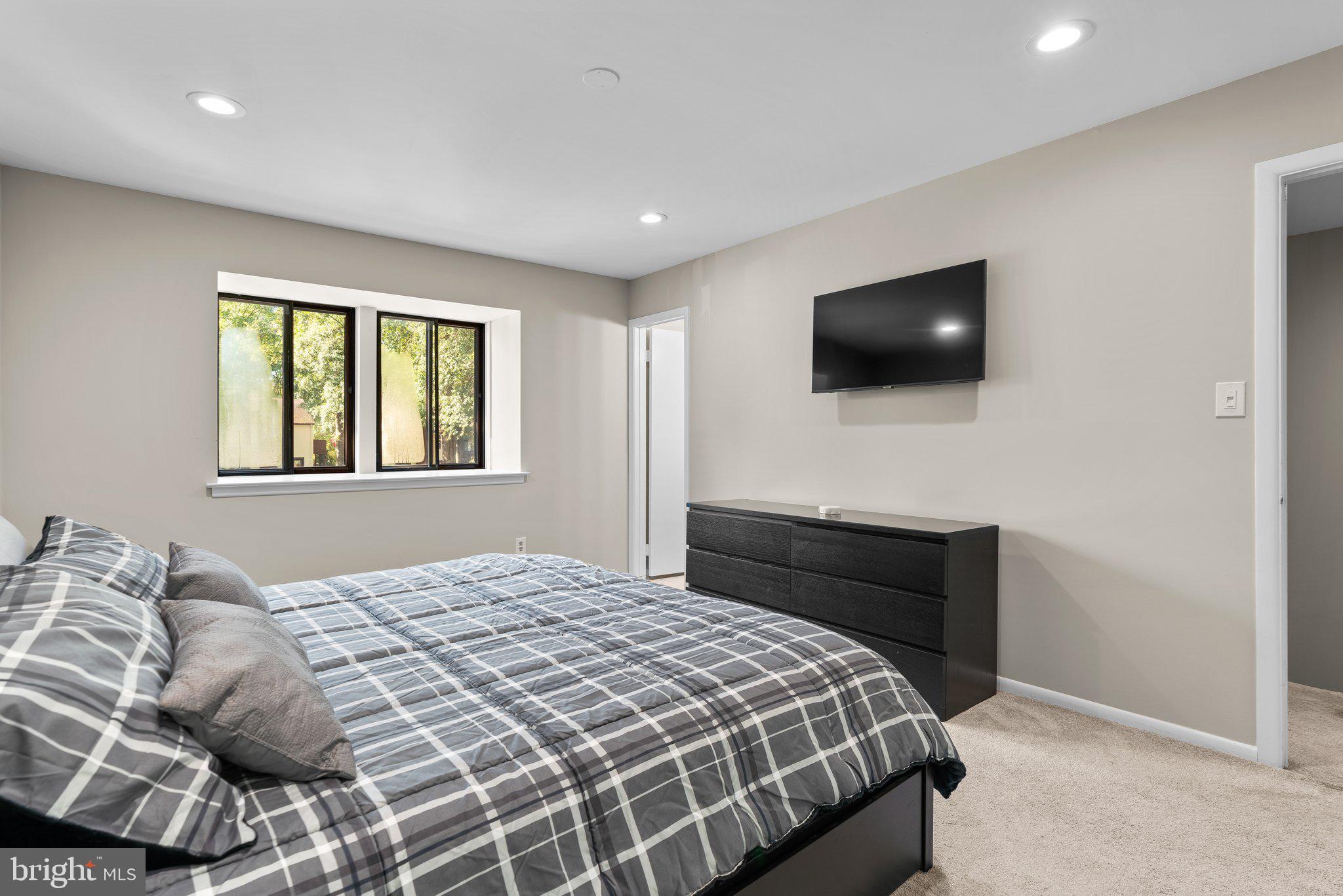 LONG REACH - Residential