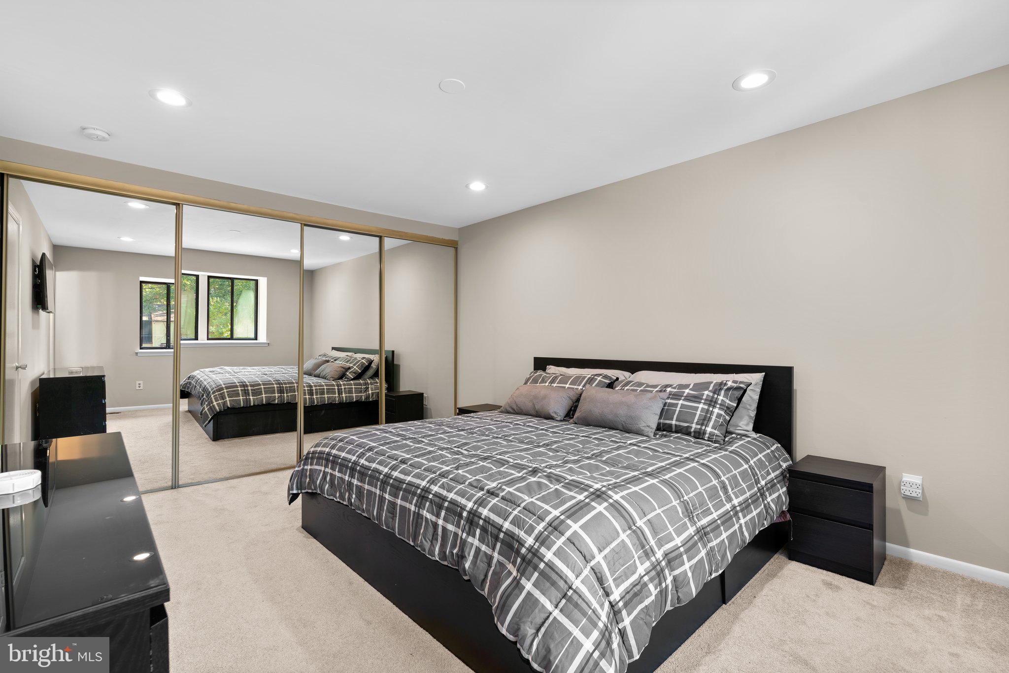 LONG REACH - Residential