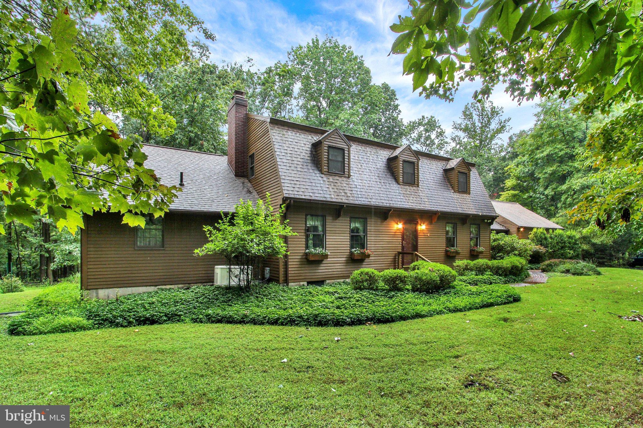 862 LAUREL WOODS LANE