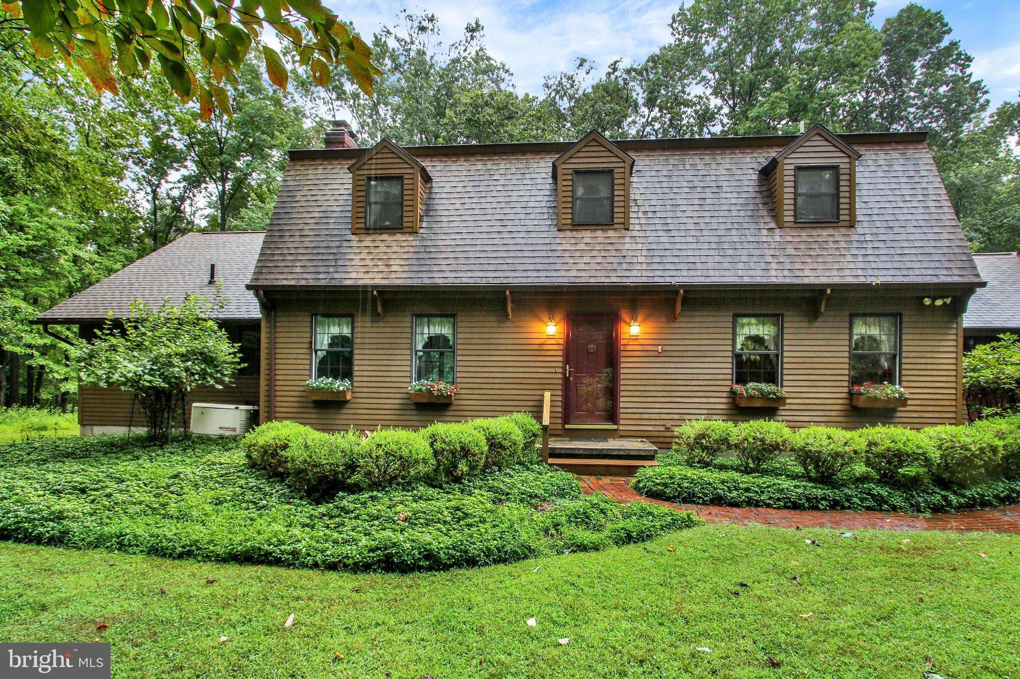 862 LAUREL WOODS LANE