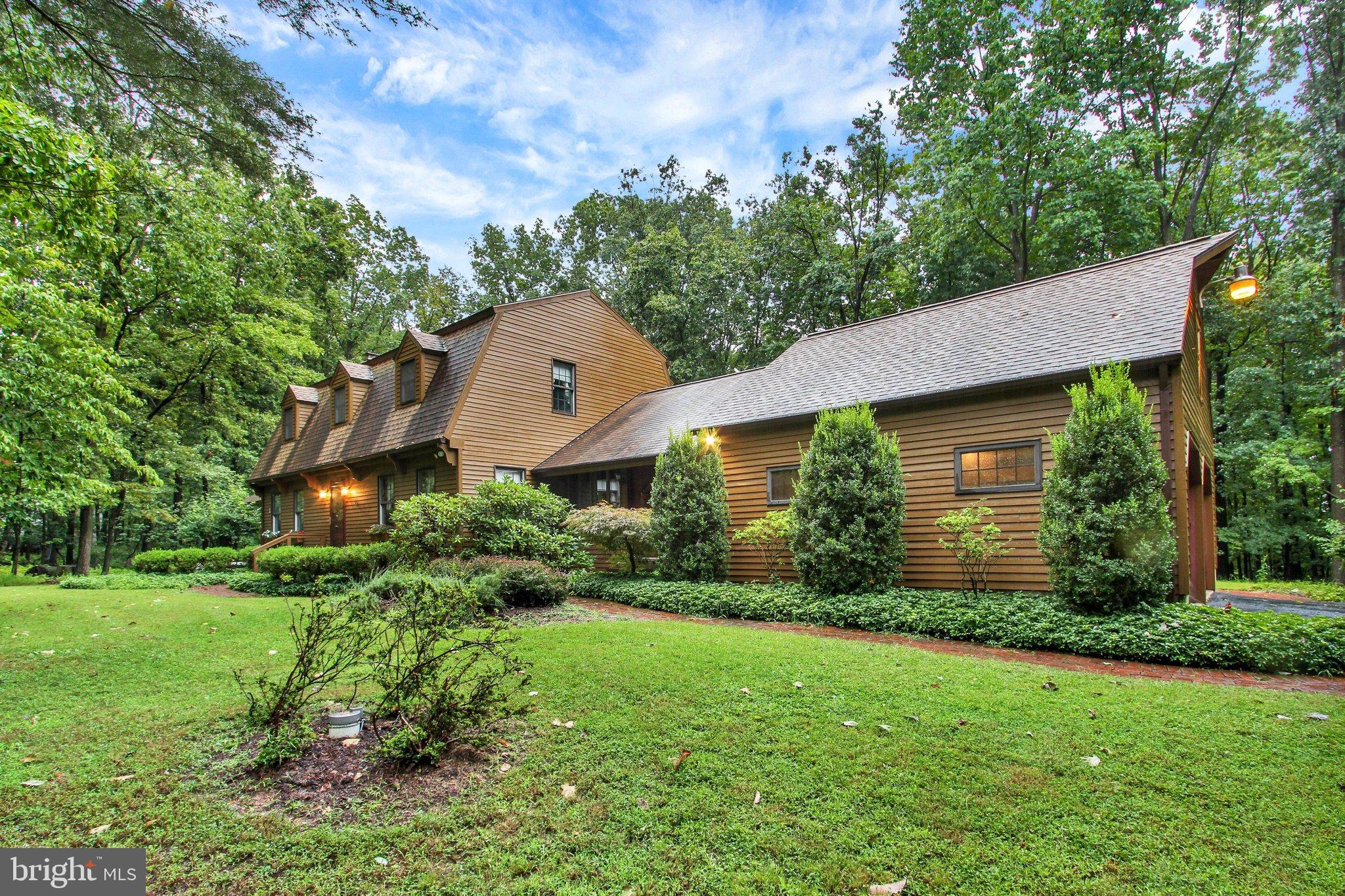 862 LAUREL WOODS LANE