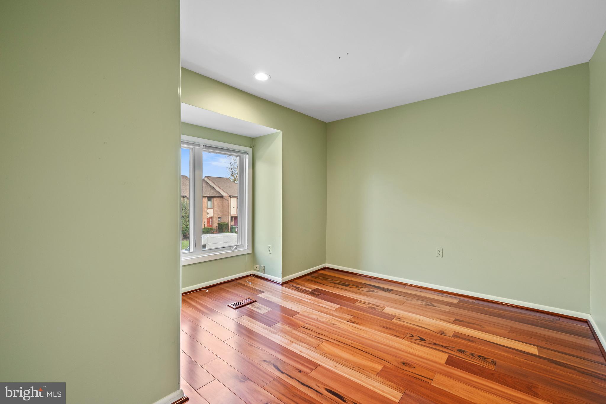 BRIGHT LEAF - Residential