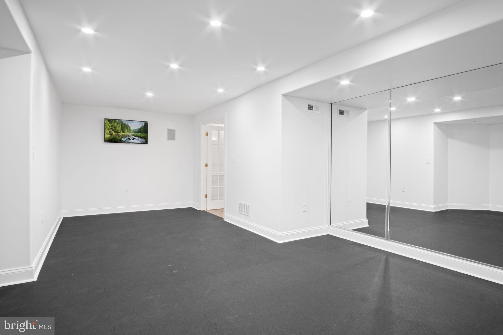 DERRY WOODS - Residential