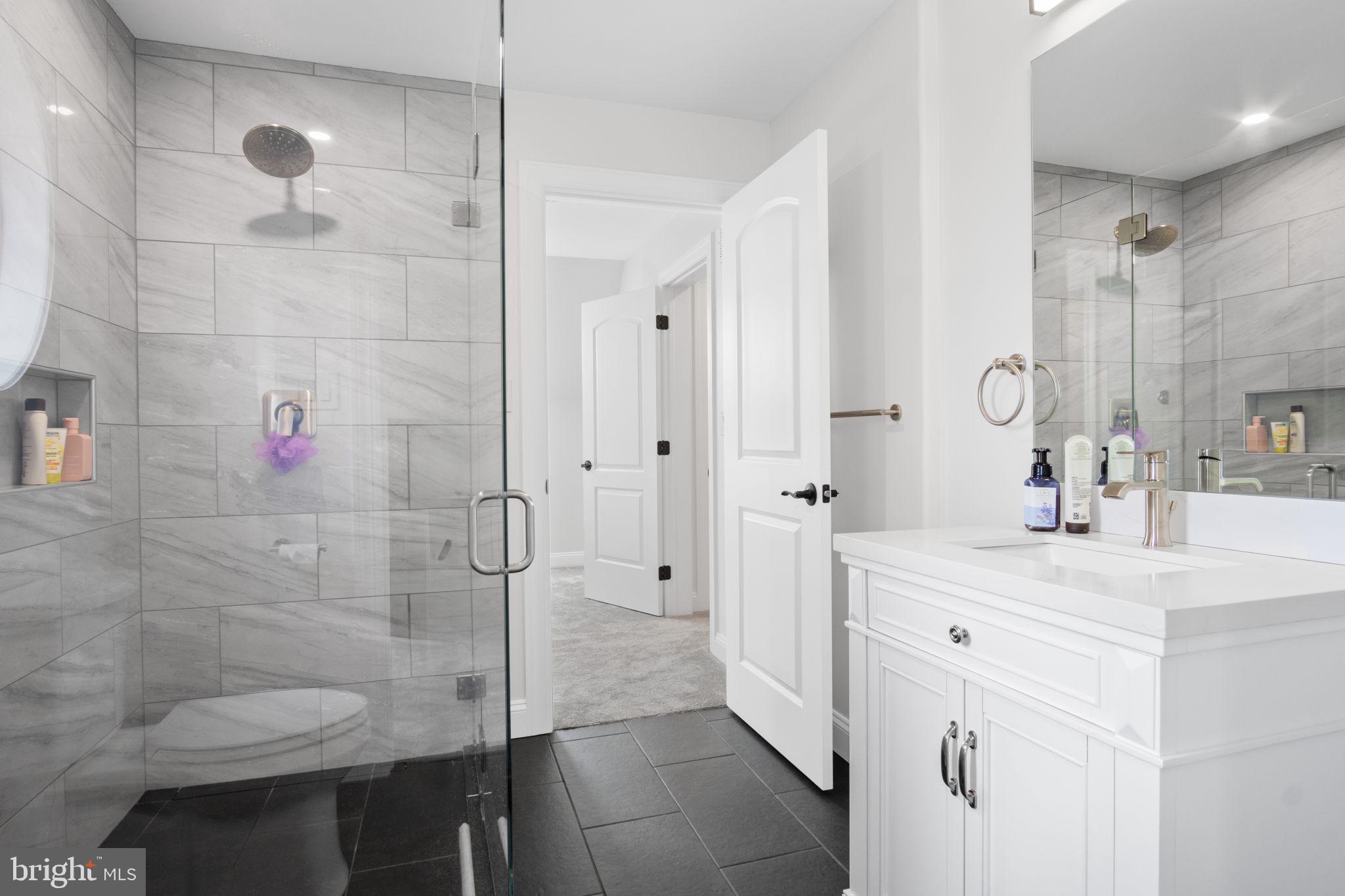 DERRY WOODS - Residential