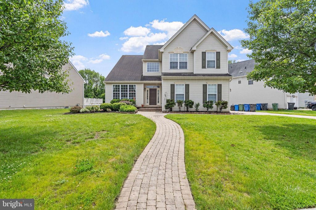 Photo of 209 Windsor Drive, SWEDESBORO, NJ 08085 (MLS # NJGL2064678)