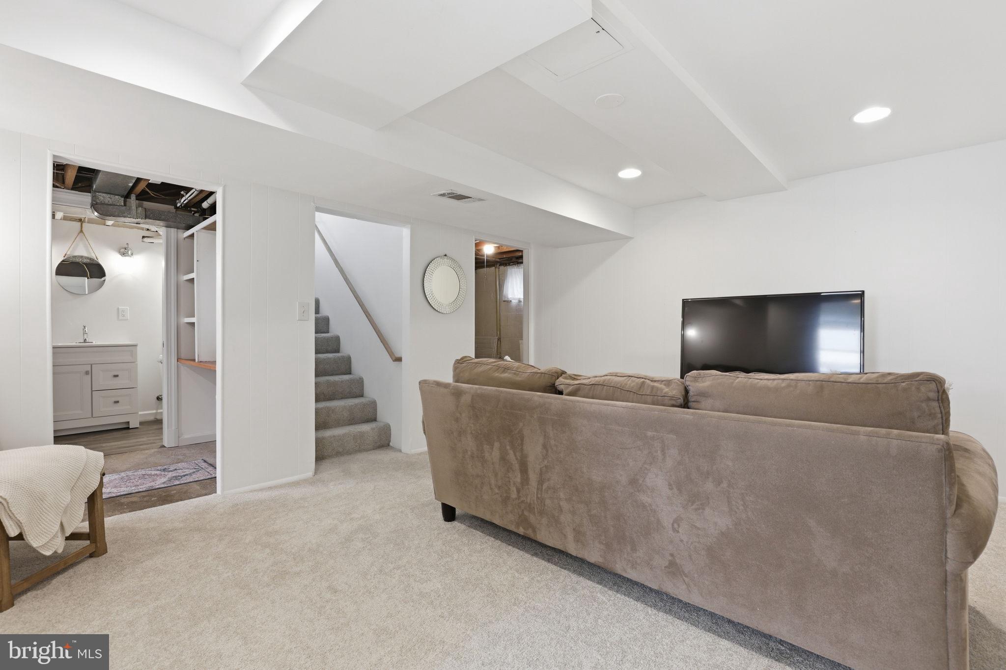 CHESTNUT RIDGE MANOR - Residential