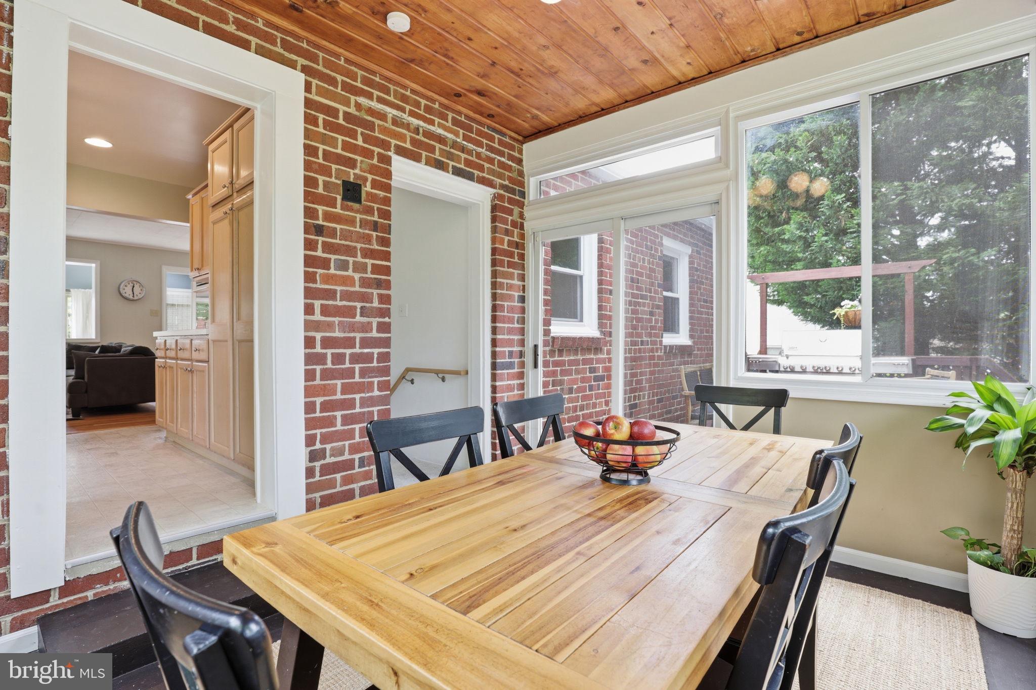 CHESTNUT RIDGE MANOR - Residential