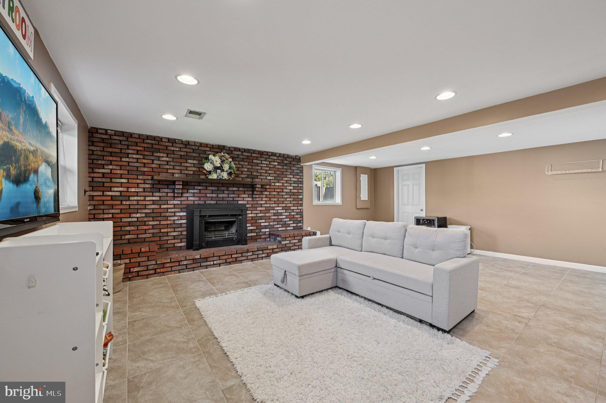 RIVA FARMS - Residential