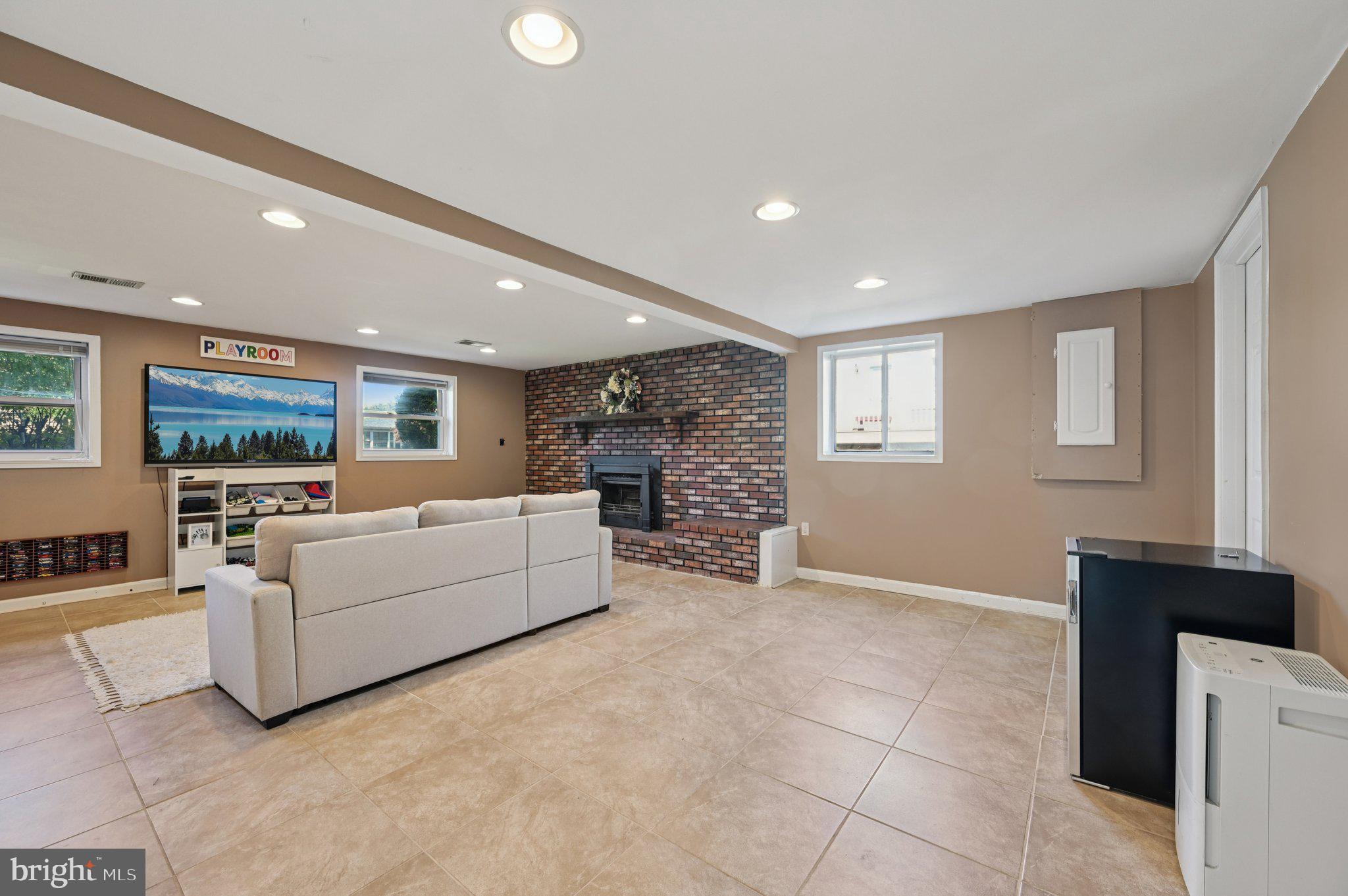 RIVA FARMS - Residential