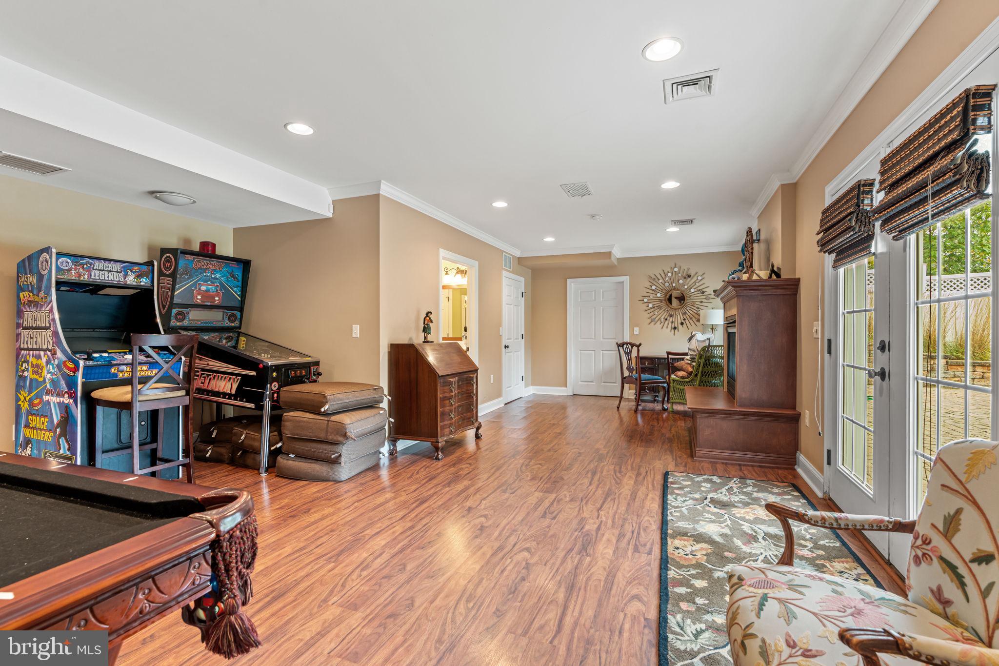 FOREST HILLS - Residential