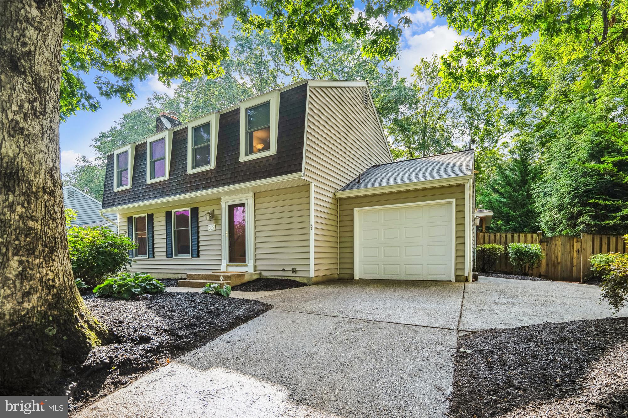 555 BAY GREEN DRIVE