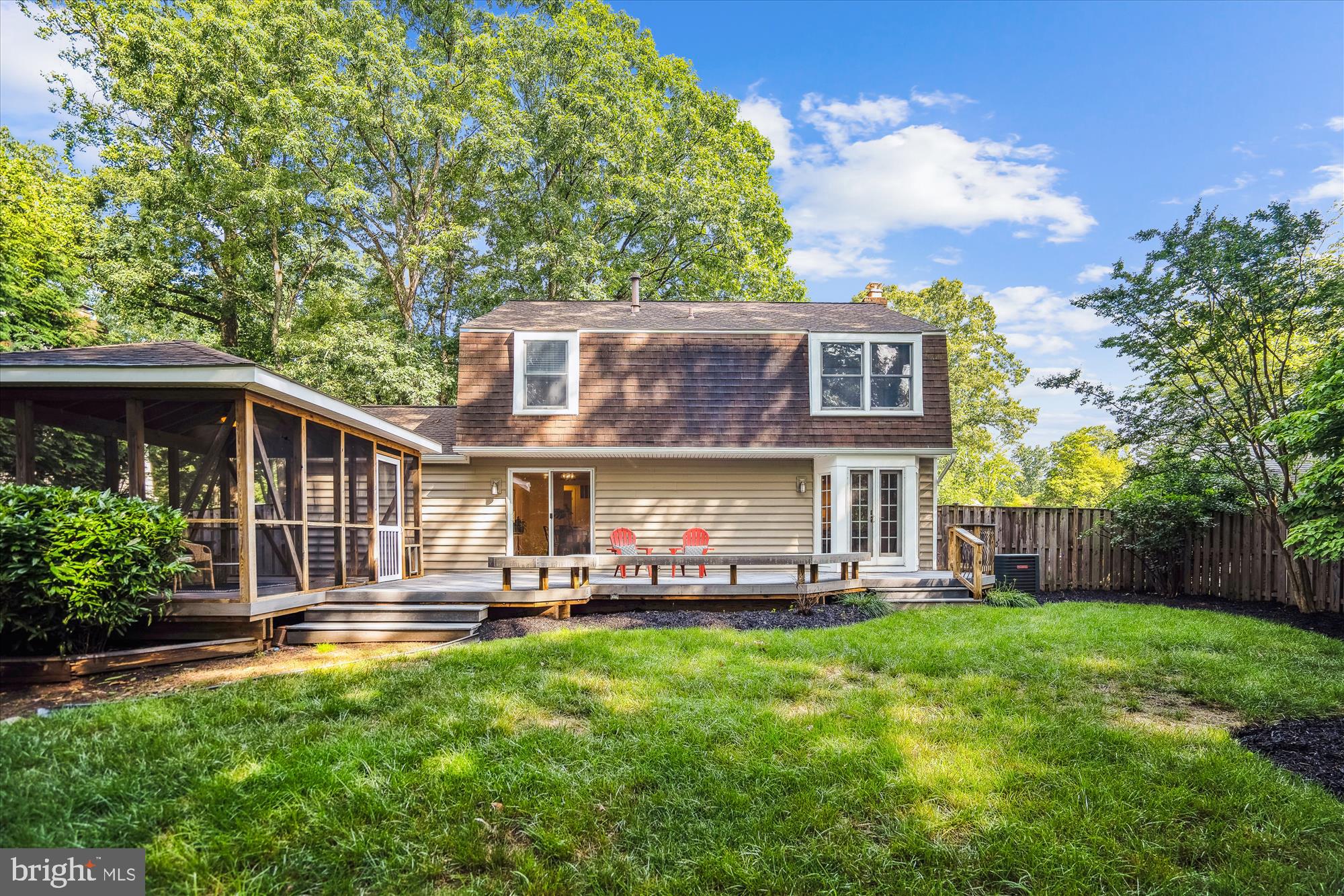 555 BAY GREEN DRIVE