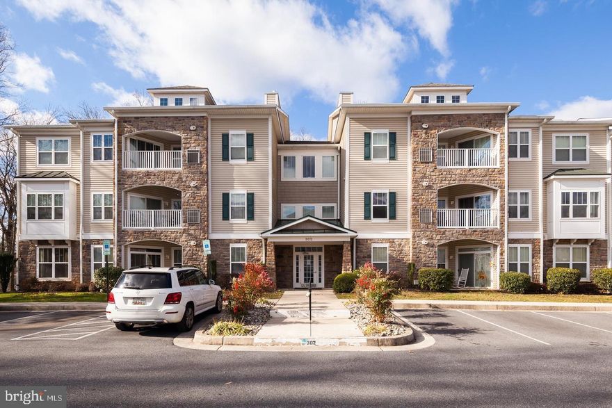 Lovely First Floor Condo 2 Bedroom, Den & 2 Full Bath. Located in a 55+ Community tucked away surrounded by a beautifully Treed landscaped area. No steps walkout to private patio wooded view. Ranch style living desired open space floor plan.  Spacious Formal Living & Dining area, Large Kitchen with lots of cabinetry. Granite Counter Tops. All Stainless Steel Appliances,  Gas Fireplace,  Large Master Bedroom with walk-in Closet and Garden Bath/Sunken Tub.  Wood floors thru-out.  Amazing community amenities include Clubhouse, Fitness Center, Meet Room, Outdoor Sitting Area. No Front Foot Fees paid in full.  Ready for a New Homeowner. To Show Is To Sell, Sell, Sell.