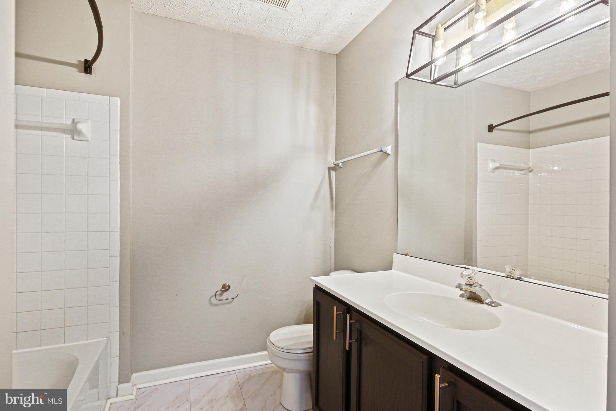 CARRIAGE PINES/LAKE VILL - Residential Lease