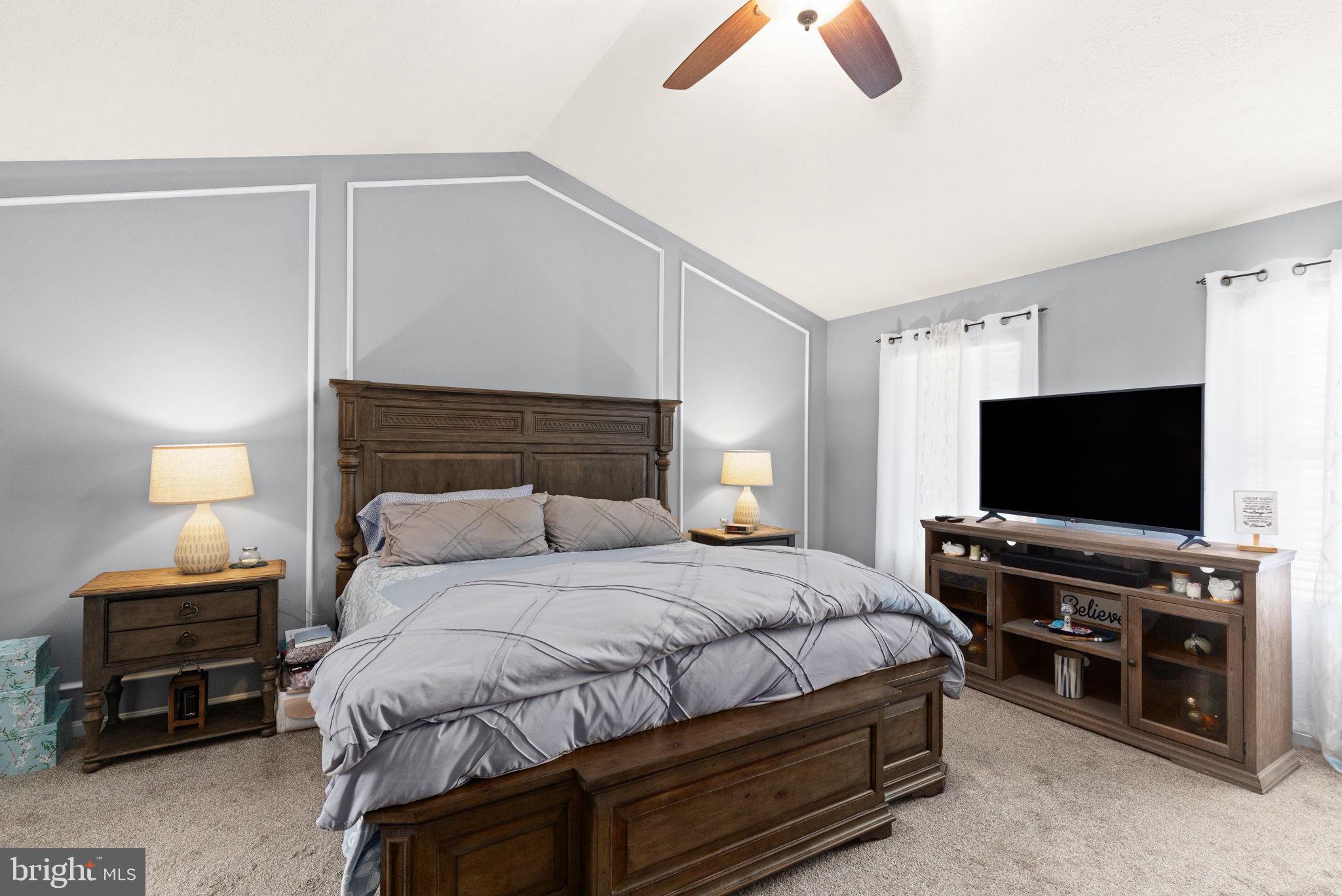 CONSTANT FRIENDSHIP - Residential