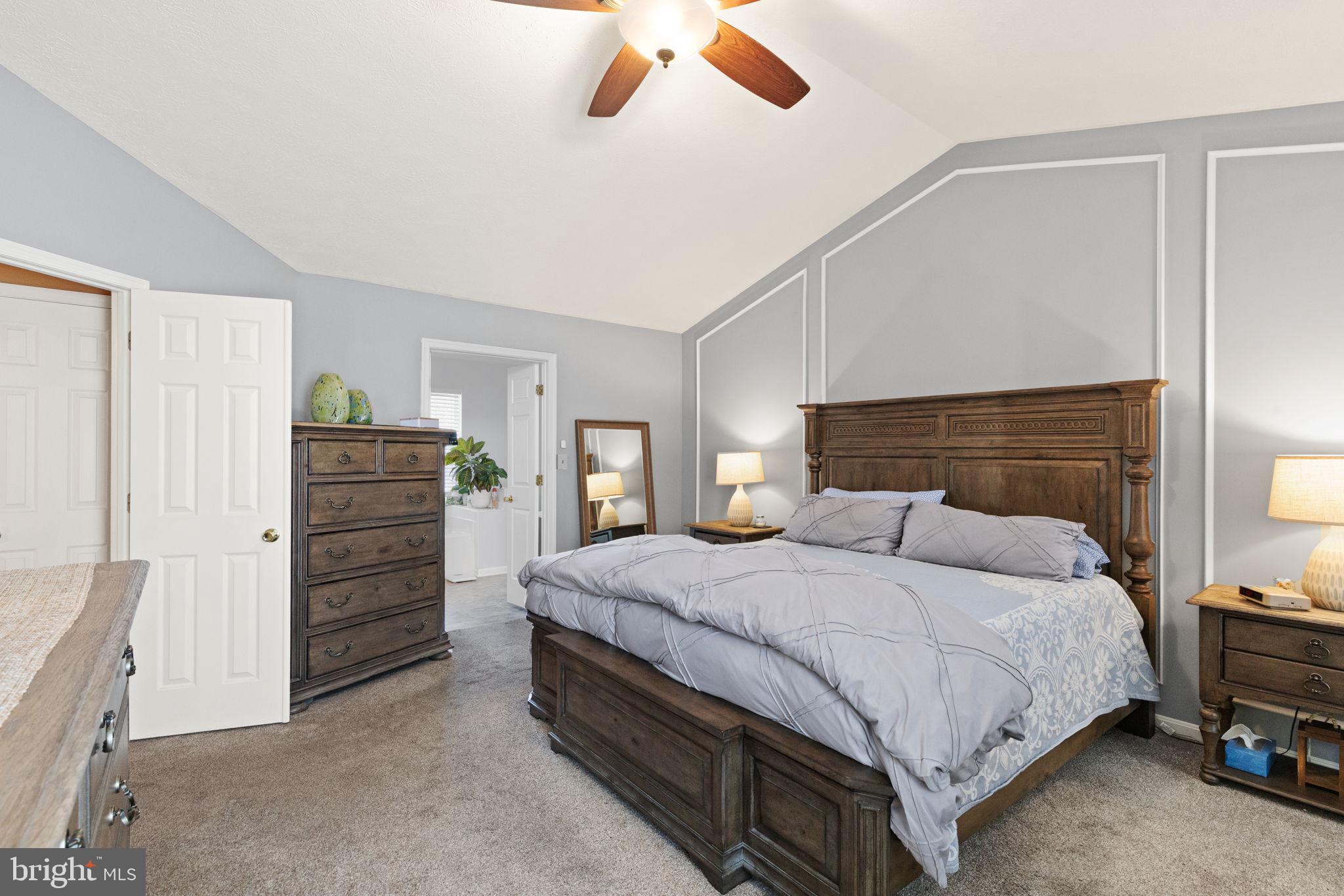 CONSTANT FRIENDSHIP - Residential