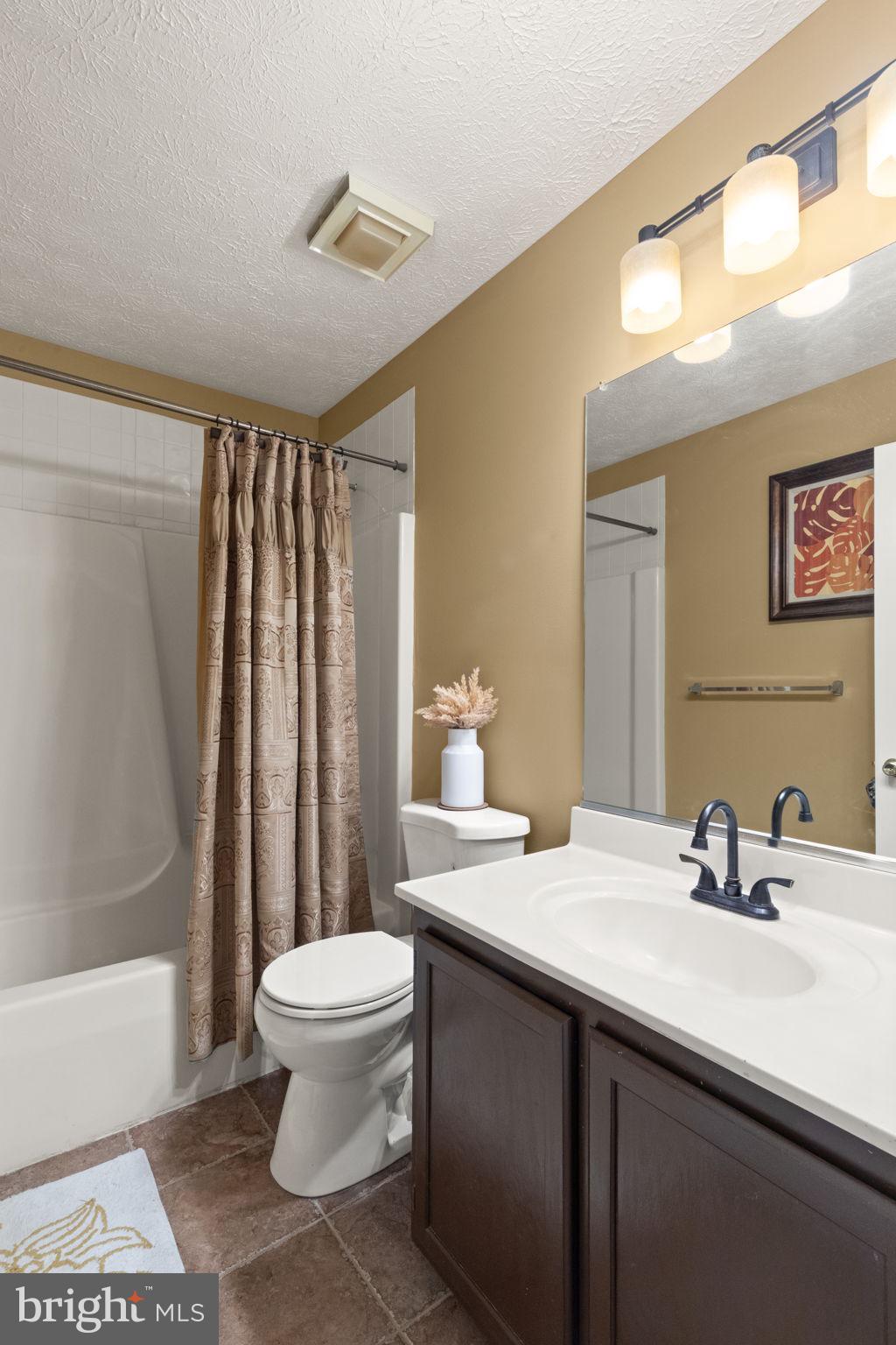 CONSTANT FRIENDSHIP - Residential