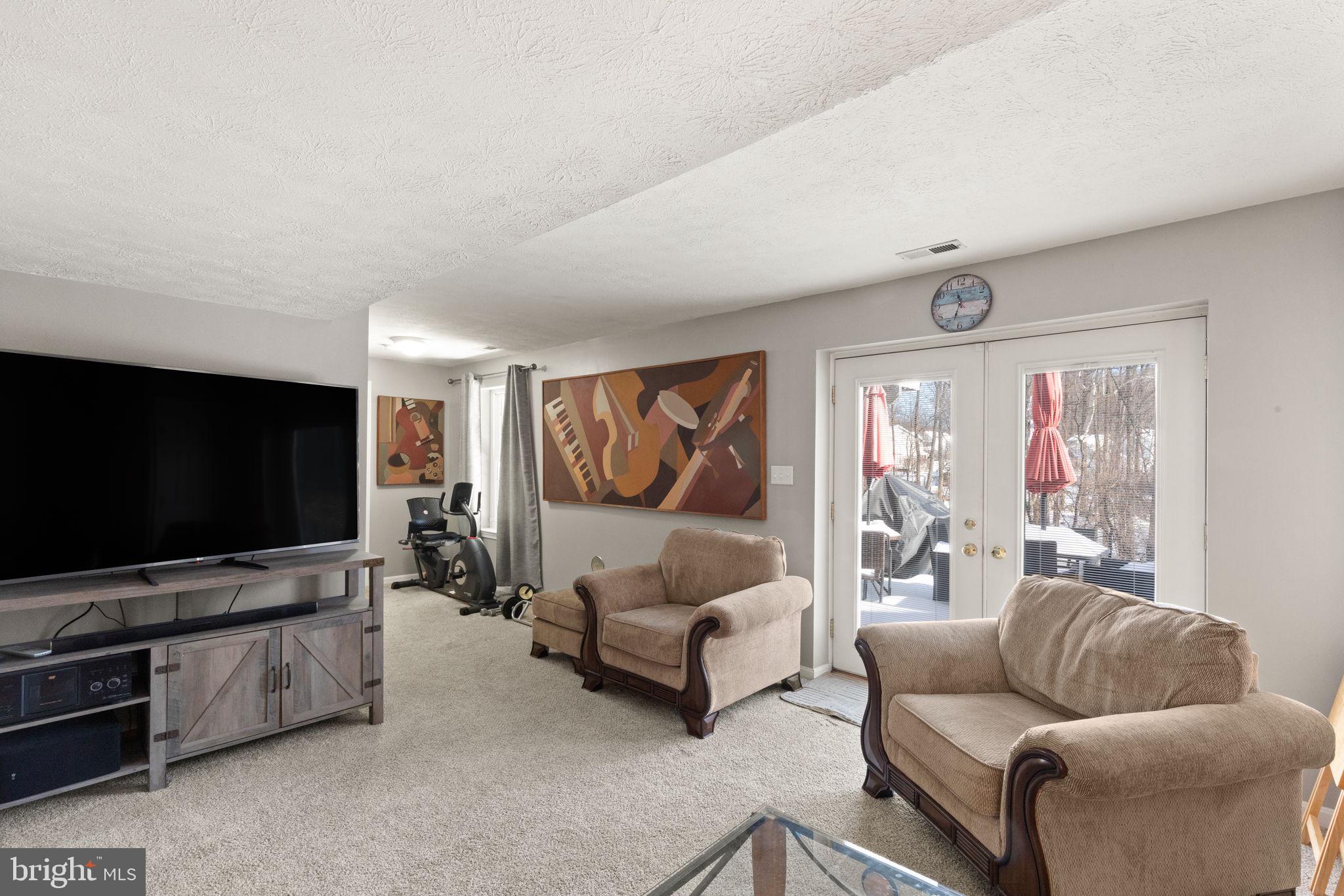 CONSTANT FRIENDSHIP - Residential