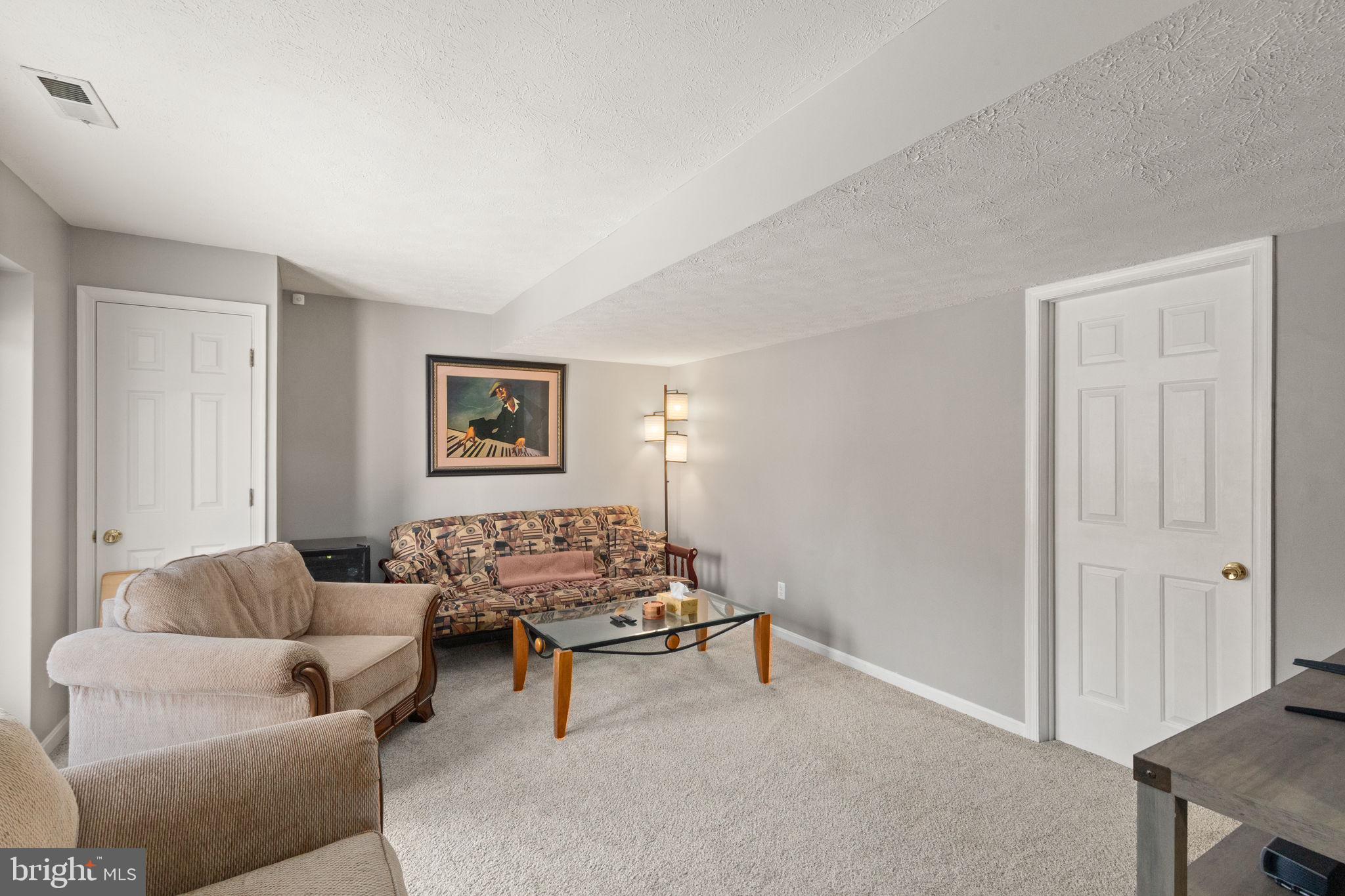 CONSTANT FRIENDSHIP - Residential