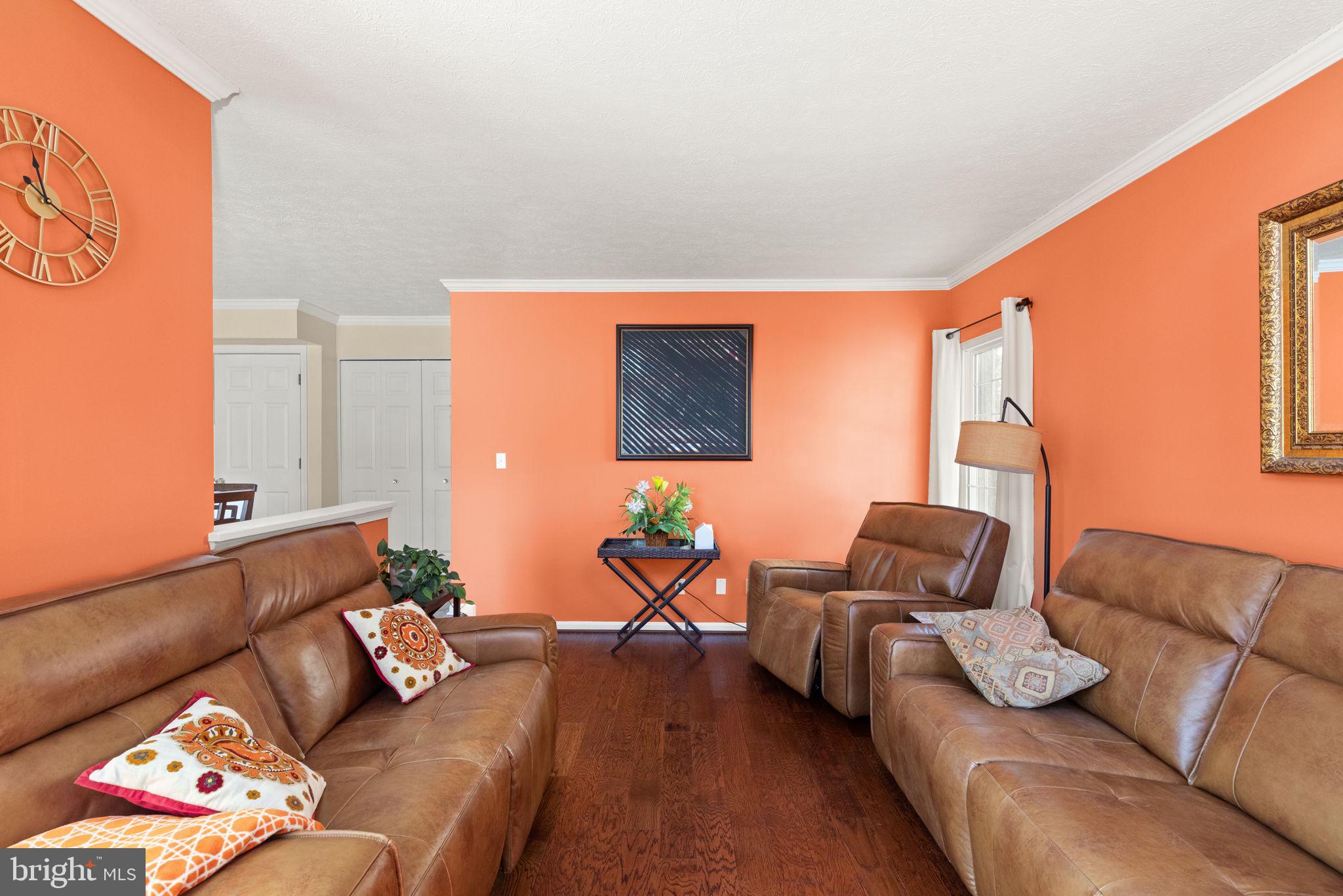 CONSTANT FRIENDSHIP - Residential