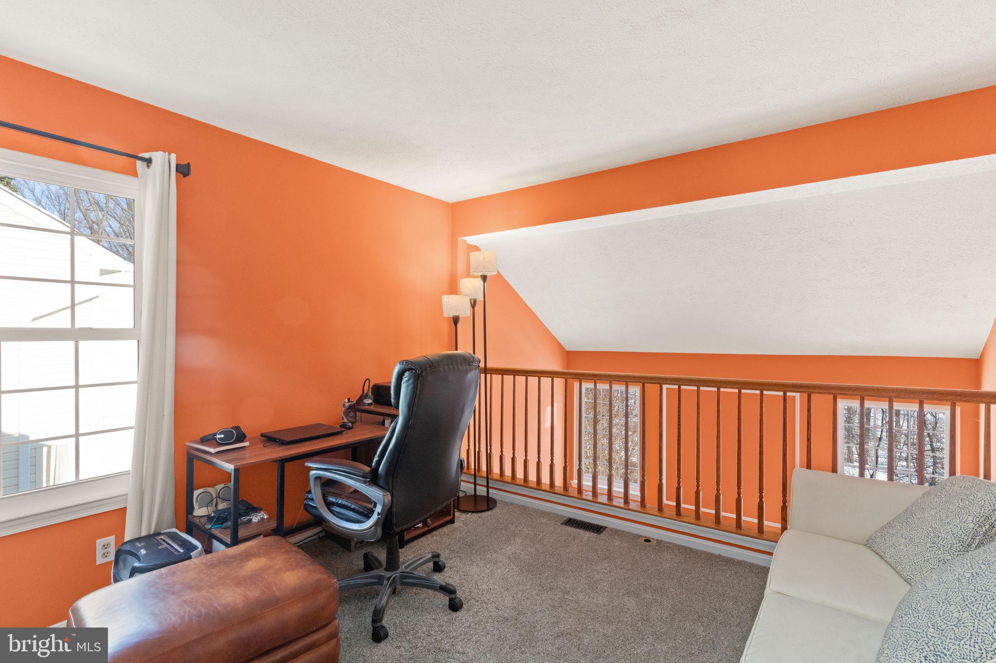 CONSTANT FRIENDSHIP - Residential