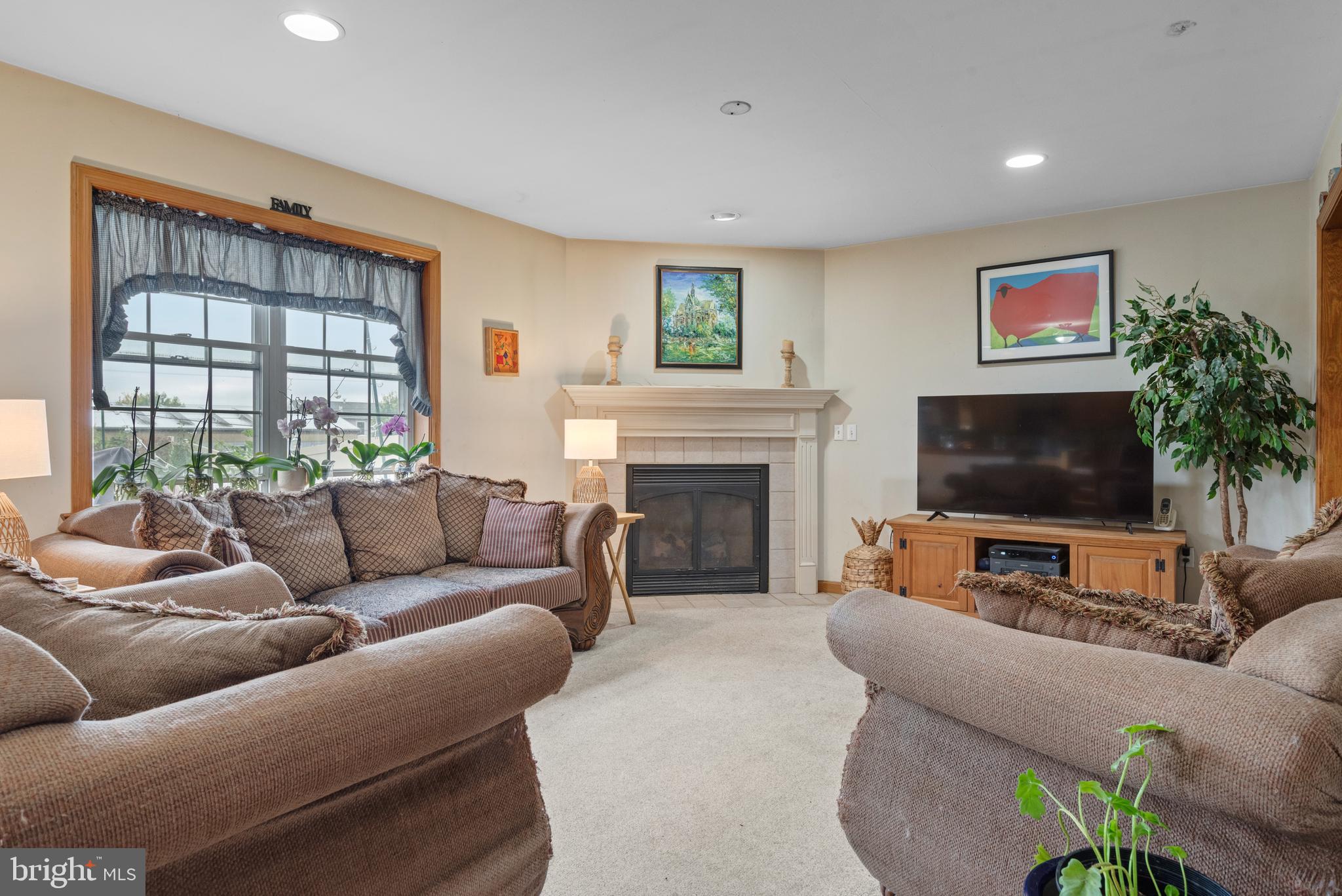 HAMLET AT BIRD-IN-HAND - Residential