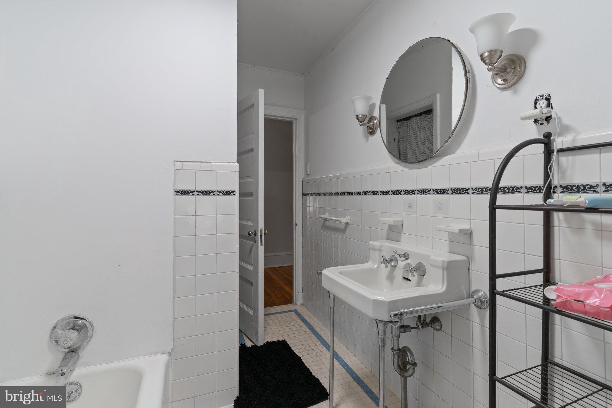 EAST OAK LANE - Residential