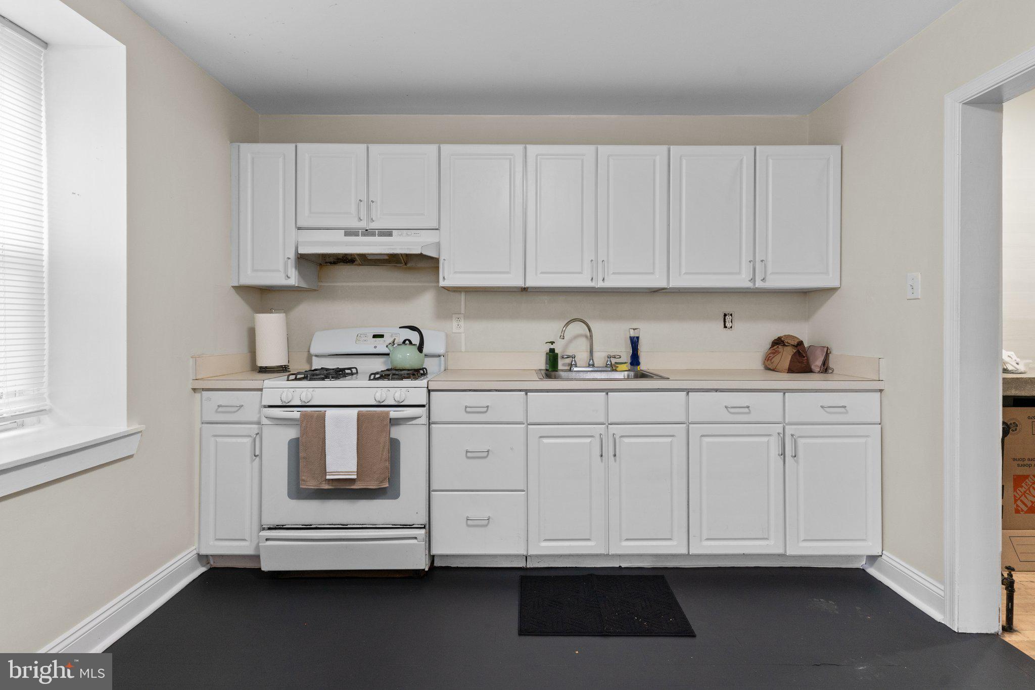 EAST OAK LANE - Residential