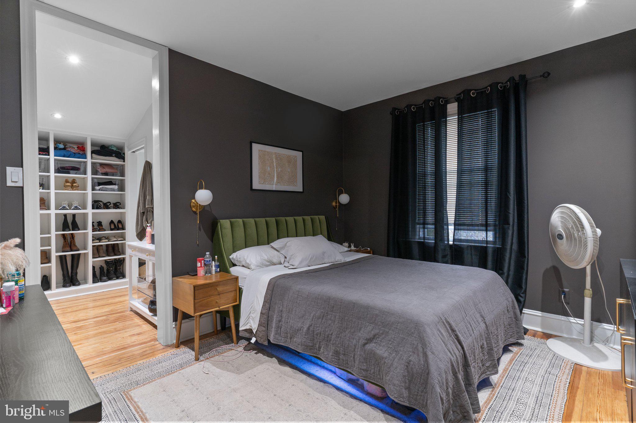 EAST OAK LANE - Residential