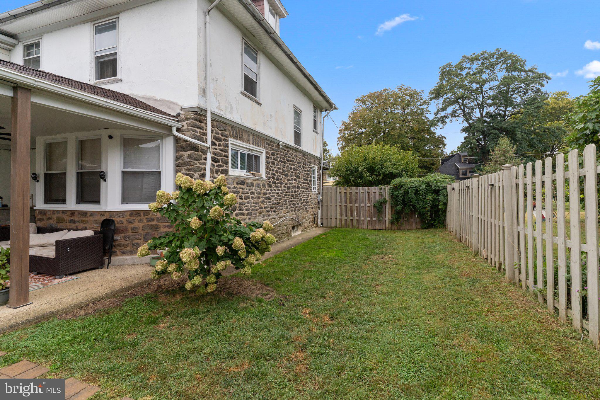 EAST OAK LANE - Residential