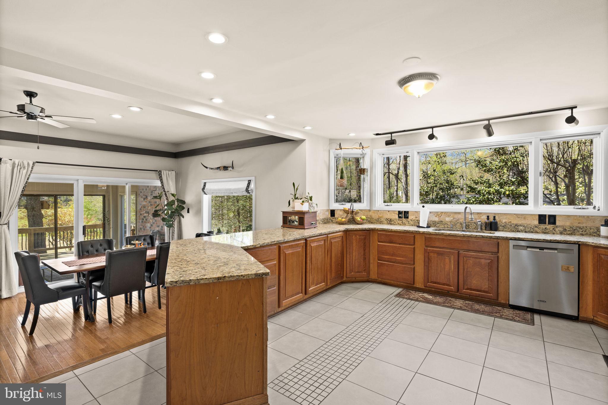 LAKE OF THE WOODS - Residential