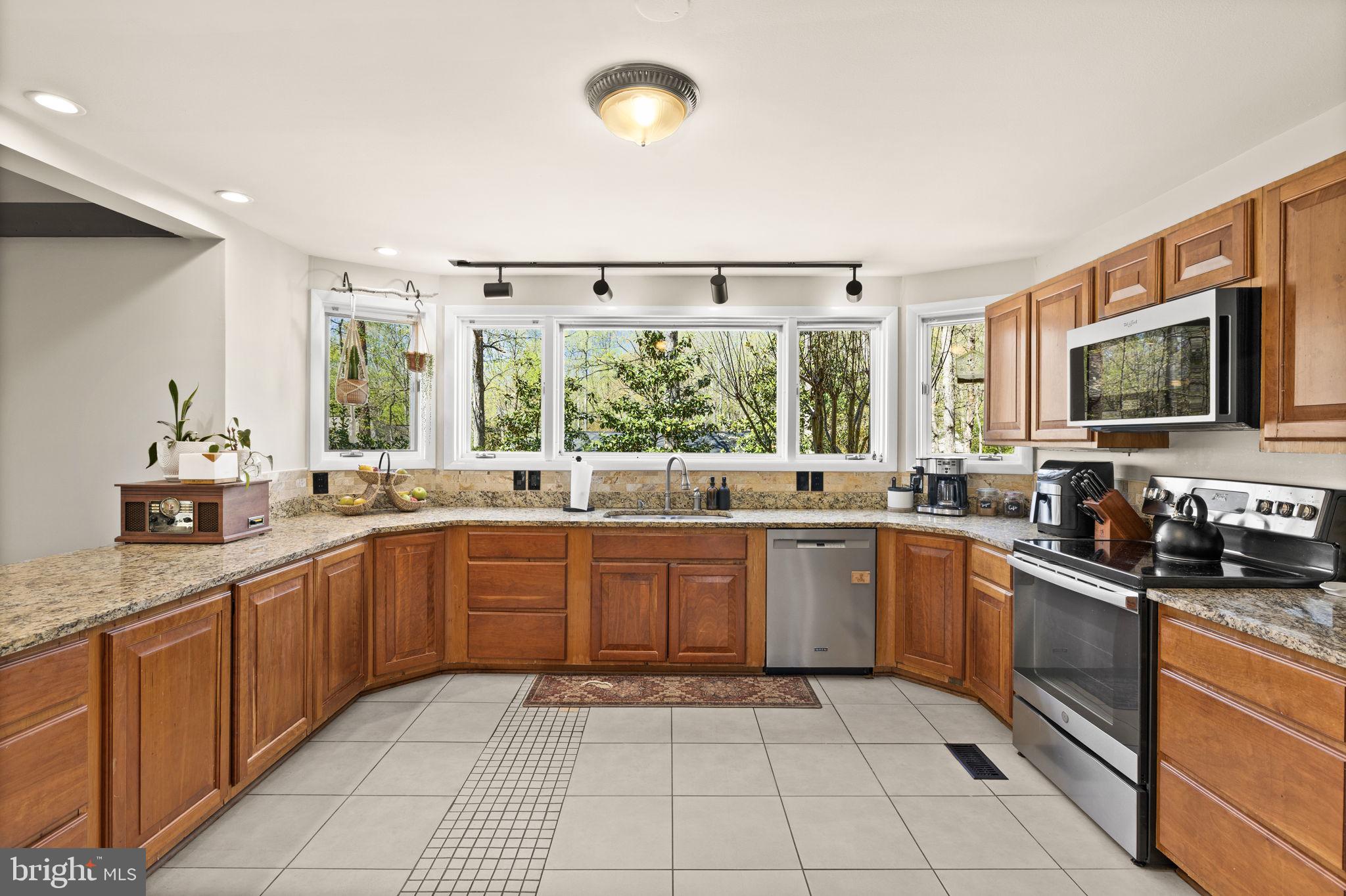 LAKE OF THE WOODS - Residential