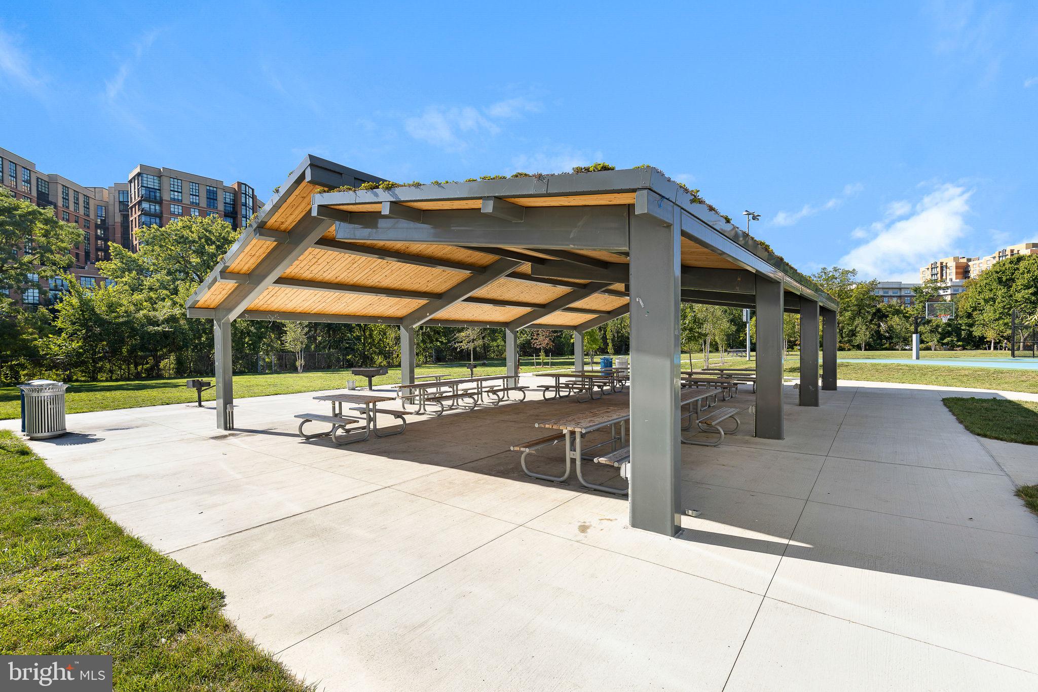 WEST VILLAGE OF SHIRLINGTON - Residential