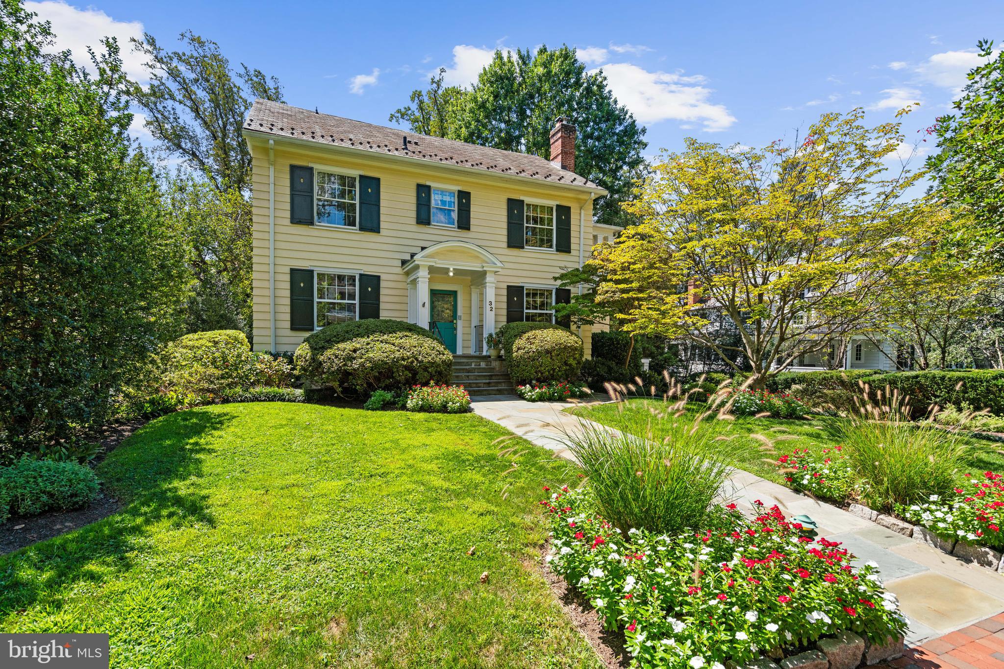 32 W IRVING STREET