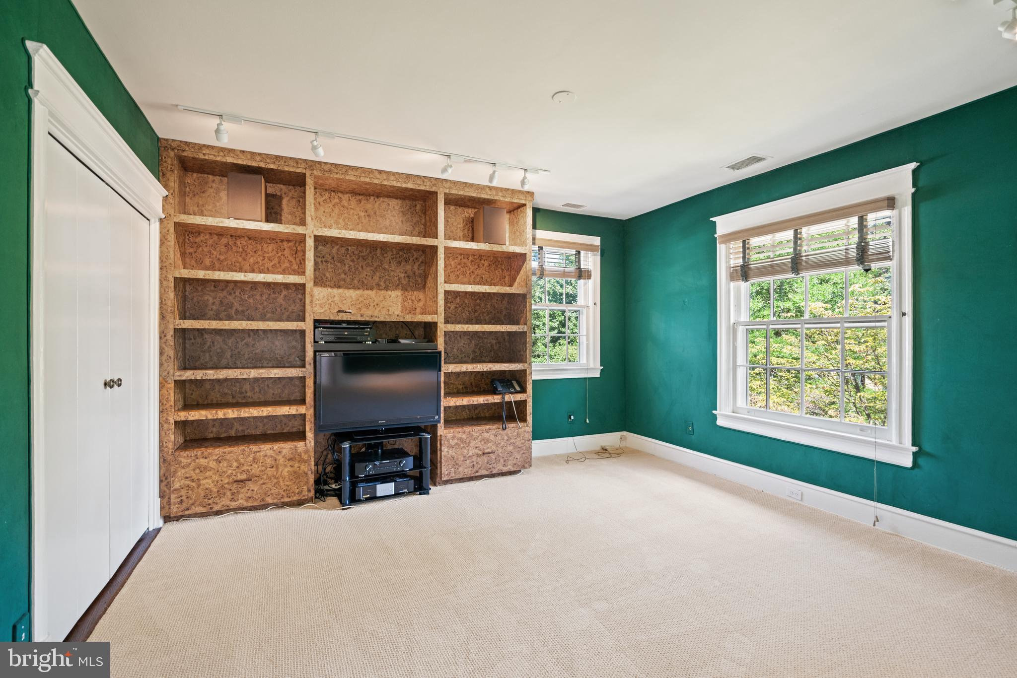 CHEVY CHASE VILLAGE - Residential