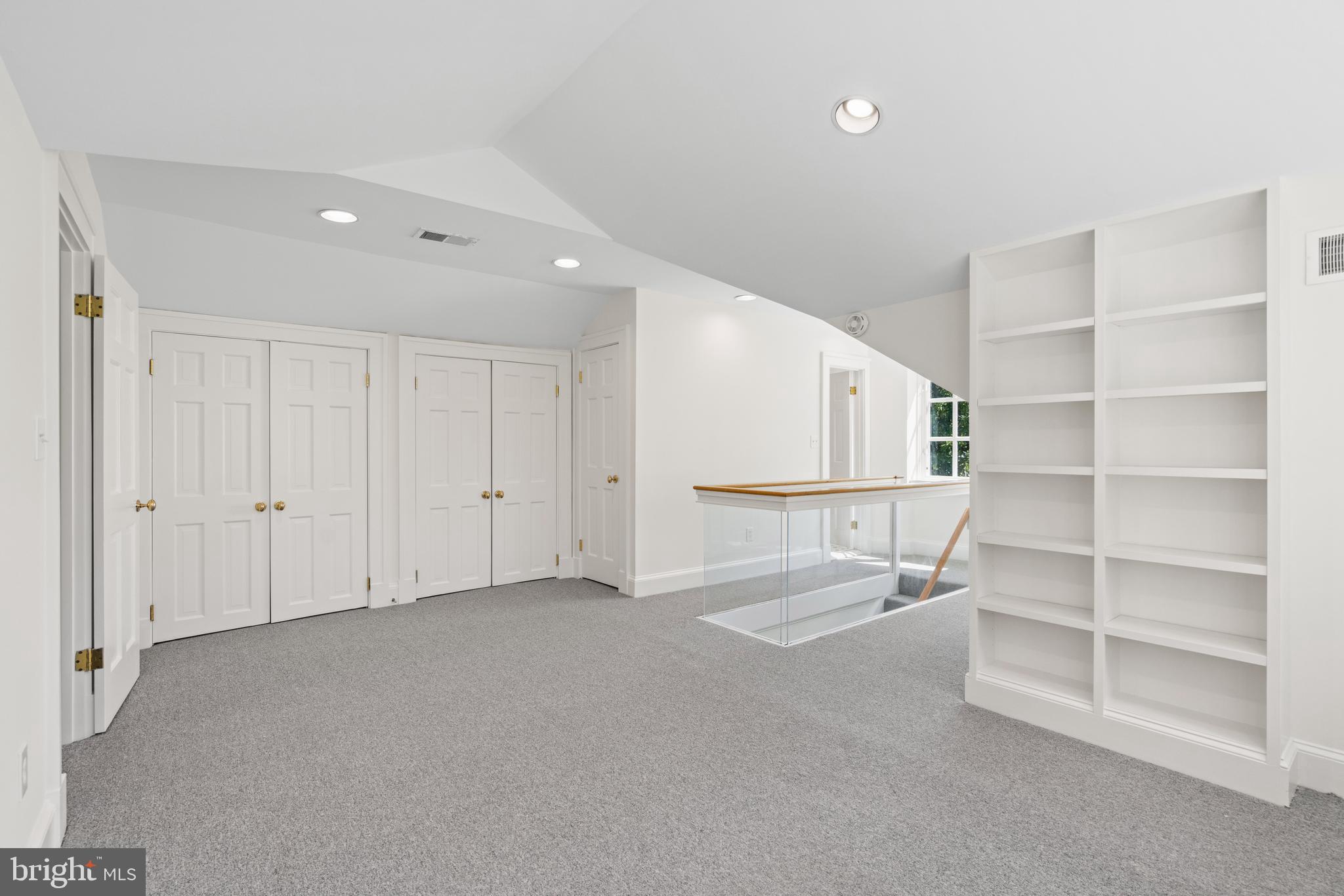 CHEVY CHASE VILLAGE - Residential