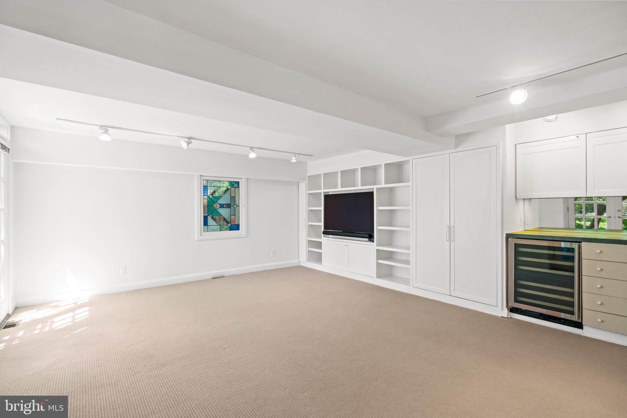 CHEVY CHASE VILLAGE - Residential