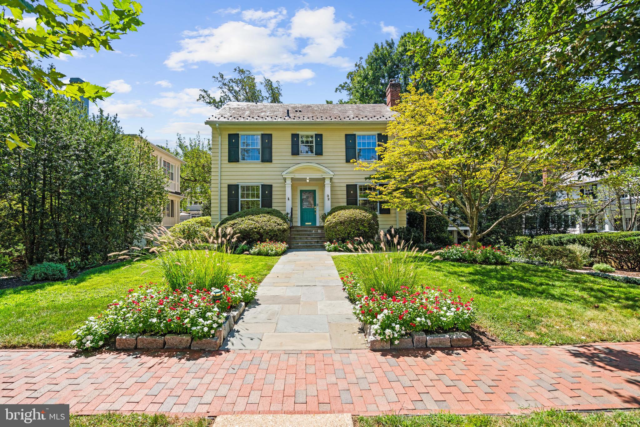 32 W IRVING STREET