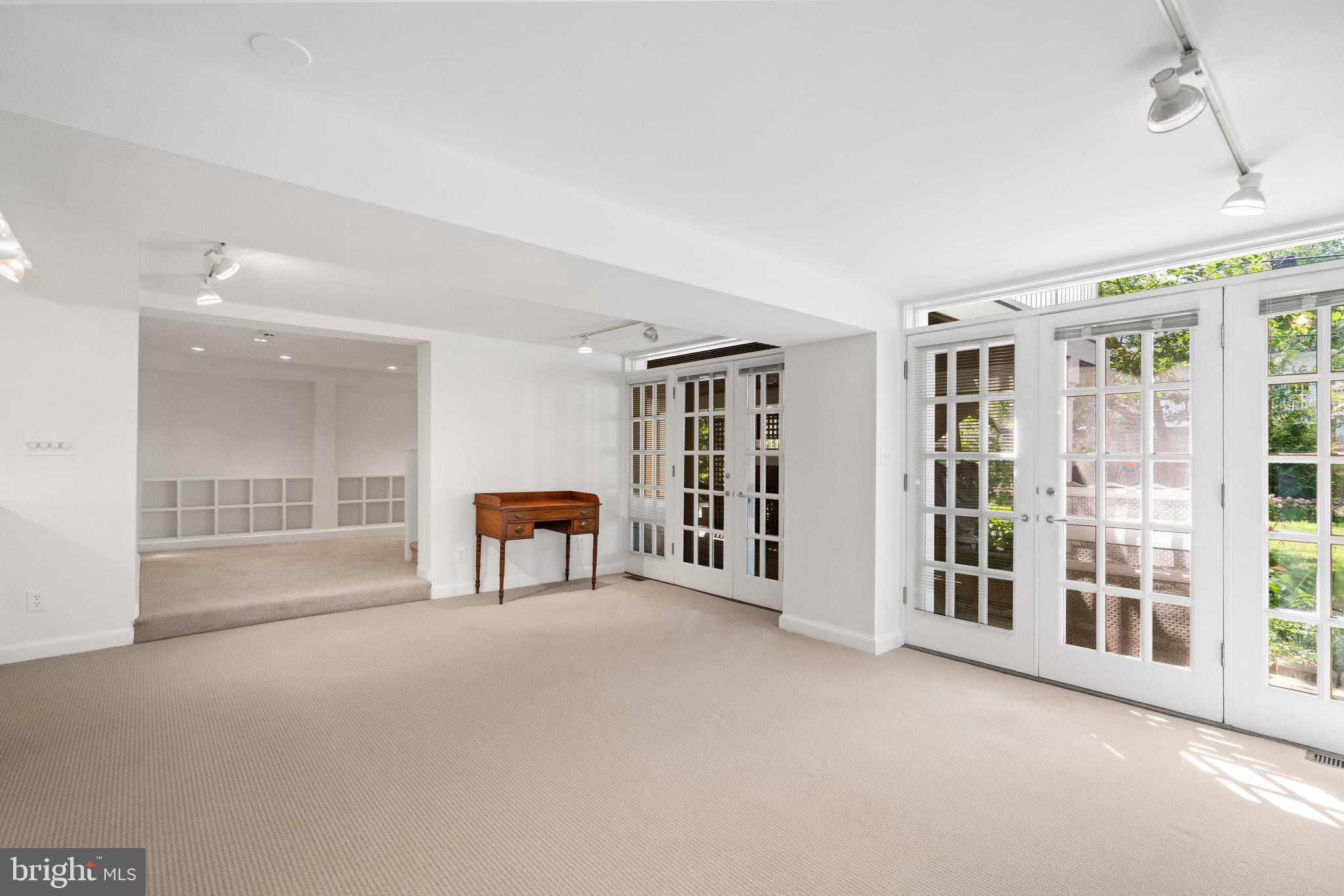 CHEVY CHASE VILLAGE - Residential