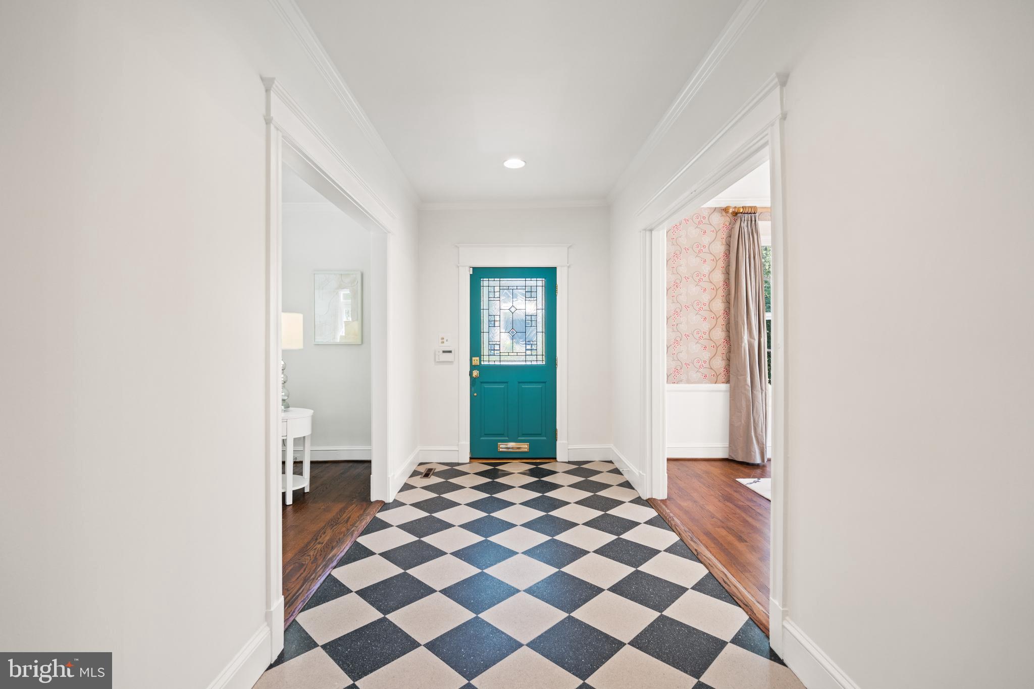 32 W IRVING STREET