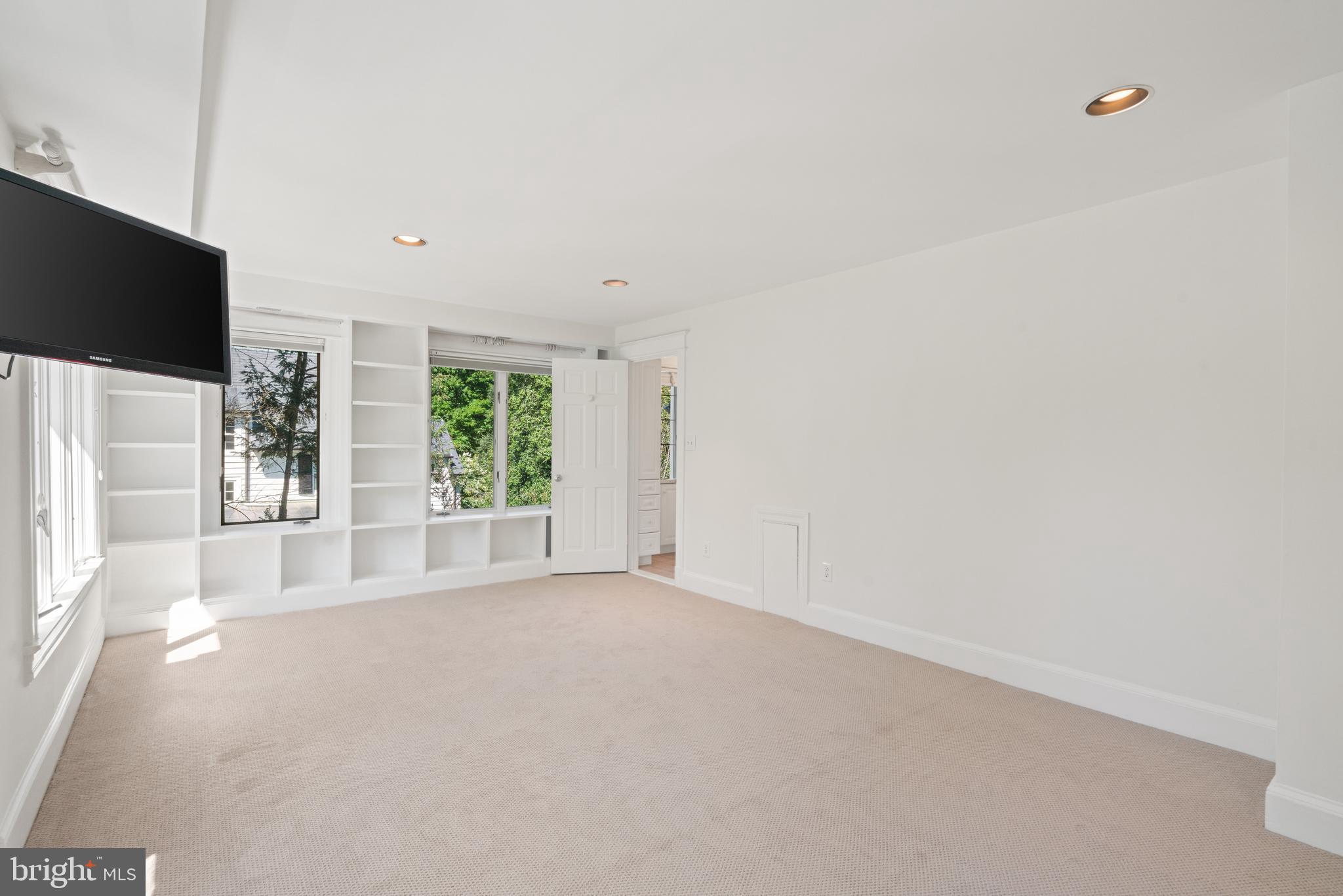 CHEVY CHASE VILLAGE - Residential