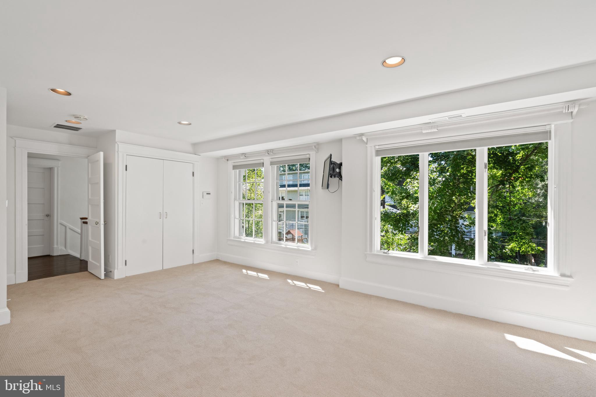 CHEVY CHASE VILLAGE - Residential