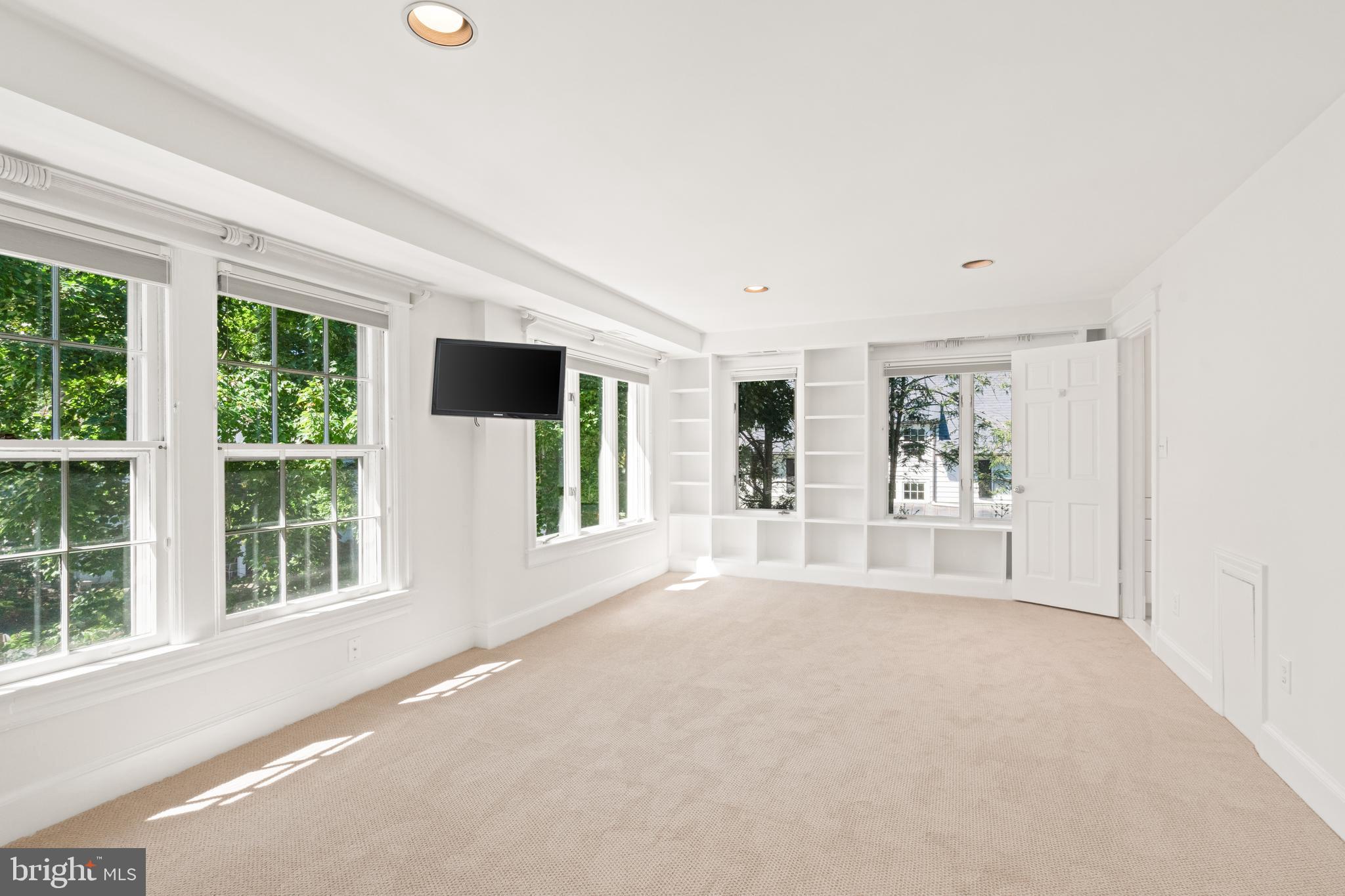 CHEVY CHASE VILLAGE - Residential