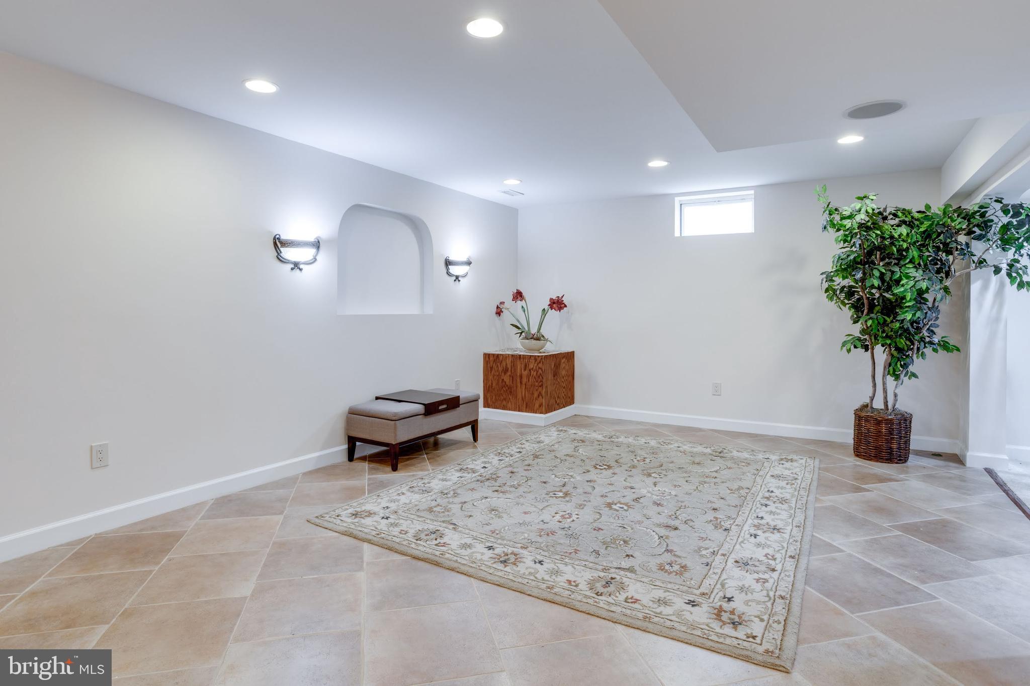 FAIR LAKES CHASE - Residential