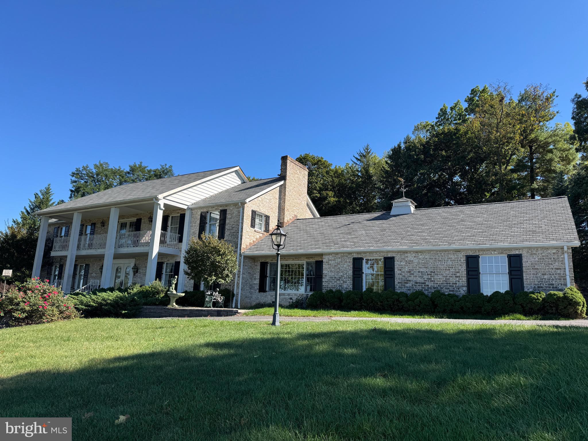 586 CRESTWOOD DRIVE