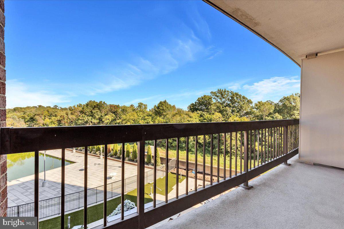 1805 CRYSTAL DRIVE 511S